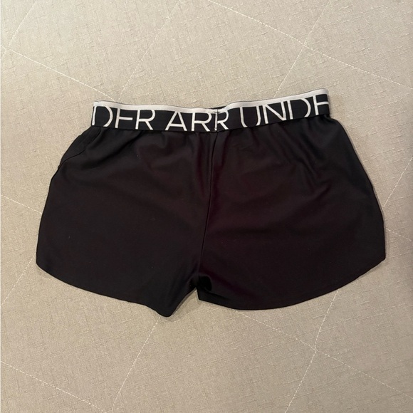 Well Worn WARM Under Armour Women's Workout Black Shorts - Picture 2 of 11